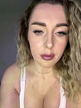 LunaDiamondX online show from January 2025 08:00:01 PM