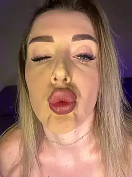 LunaDiamondX online show from January 2025 02:18:01 AM