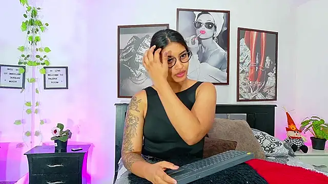 Snapshot of loretahorny chatting on February 2026 01:00:02 PM loretahorny online show from February 2026 01:00:02 PM