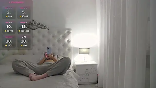 Snapshot of AlysiaBright chatting on February 2026 05:02:01 PM AlysiaBright online show from February 2026 05:02:01 PM