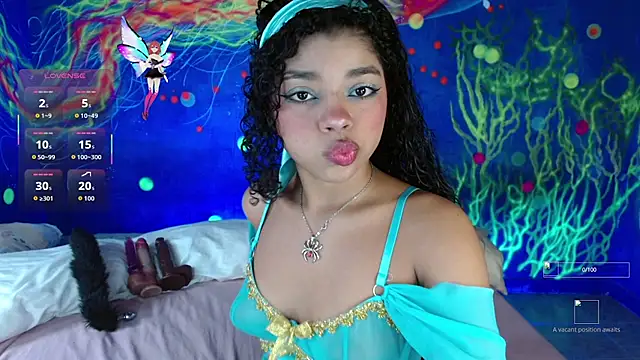 lucie petite online show from November 2025 06:52:01 PM