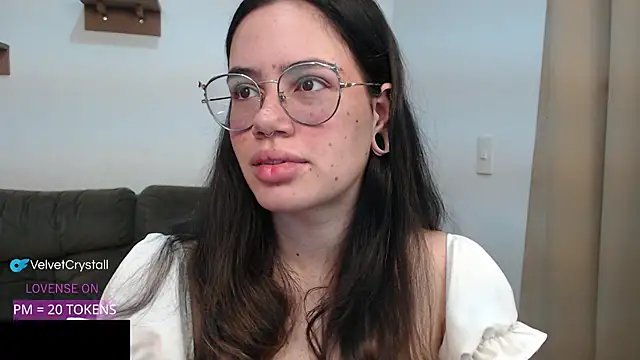 Snapshot of crystalll_room chatting on September 2025 02:51:01 AM crystalll room online show from September 2025 02:51:01 AM