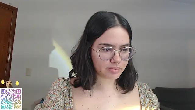 Snapshot of crystalll_room chatting on July 2026 01:56:02 AM crystalll room online show from July 2026 01:56:02 AM
