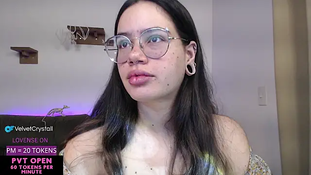 Snapshot of crystalll_room chatting on October 2025 05:53:01 AM crystalll room online show from October 2025 05:53:01 AM