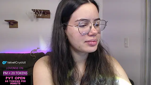 Snapshot of crystalll_room chatting on October 2025 06:58:01 AM crystalll room online show from October 2025 06:58:01 AM
