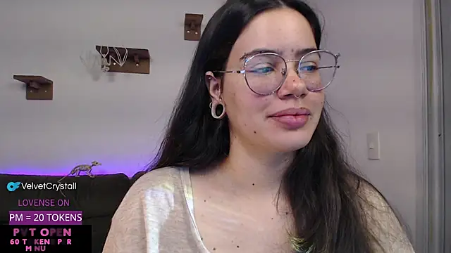 Snapshot of crystalll_room chatting on October 2025 04:13:01 AM crystalll room online show from October 2025 04:13:01 AM