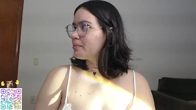 Snapshot of crystalll_room chatting on June 2026 12:54:01 AM crystalll room online show from June 2026 12:54:01 AM