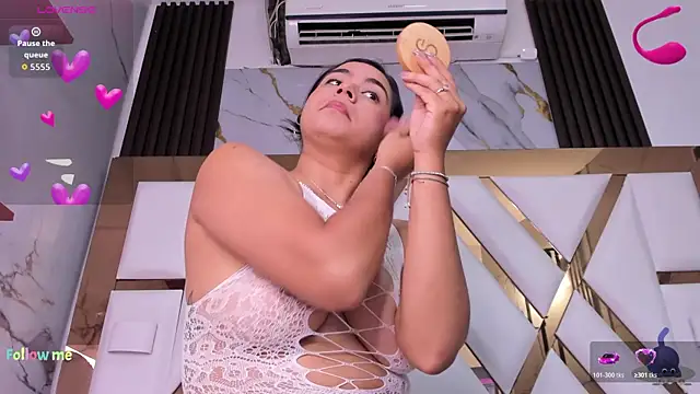 Snapshot of miilaklum chatting on November 2025 06:45:01 PM miilaklum online show from November 2025 06:45:01 PM