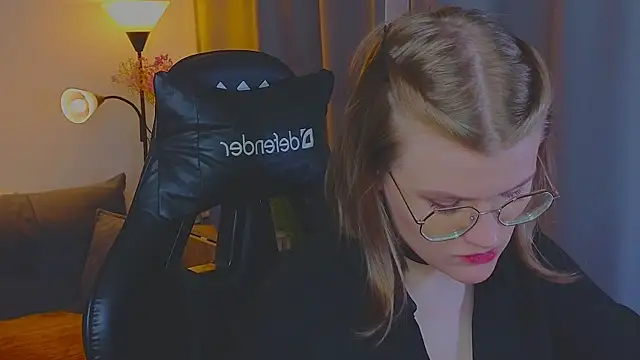  JessieVibes online show from April 2026 02:01:01 PM