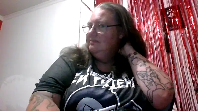 Snapshot of k1w1bbw chatting on February 2025 03:43:02 AM k1w1bbw online show from February 2025 03:43:02 AM