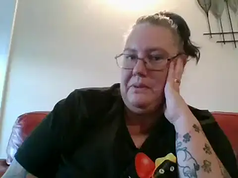 Snapshot of k1w1bbw chatting on February 2025 06:36:02 AM k1w1bbw online show from February 2025 06:36:02 AM