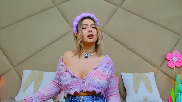 ChloeFrost online show from April 2026 05:20:02 AM