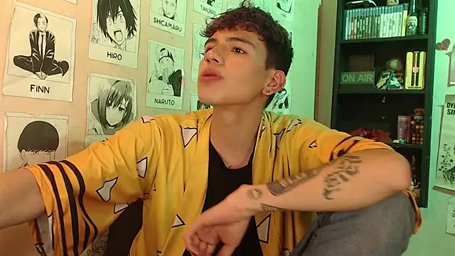 Snapshot of Mickey_Magic chatting on February 2025 10:47:02 PM Mickey Magic online show from February 2025 10:47:02 PM