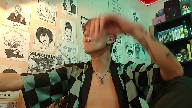 Snapshot of Mickey_Magic chatting on February 2025 05:29:02 AM Mickey Magic online show from February 2025 05:29:02 AM