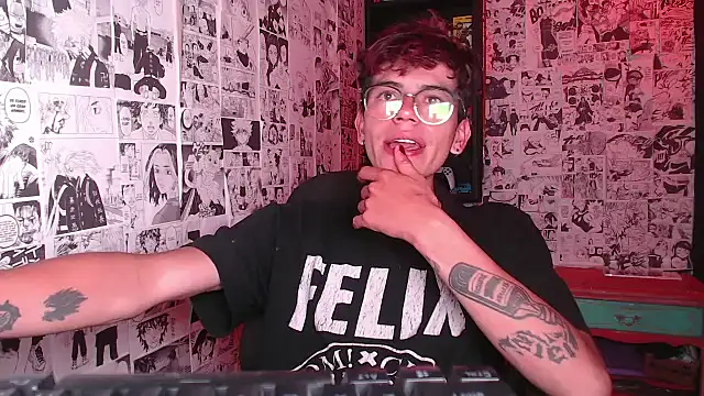 Snapshot of Mickey_Magic chatting on October 2025 04:35:01 AM Mickey Magic online show from October 2025 04:35:01 AM