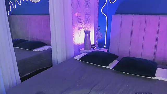 Snapshot of JeanneSabatier chatting on November 2025 08:09:02 PM JeanneSabatier online show from November 2025 08:09:02 PM