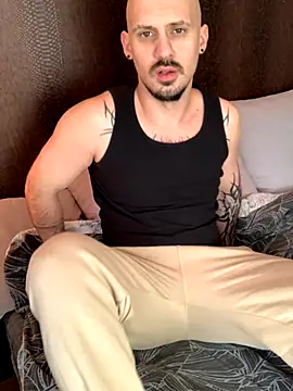 Snapshot of AssHunter4k chatting on November 2025 08:19:02 AM AssHunter4k online show from November 2025 08:19:02 AM