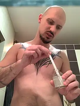 Snapshot of AssHunter4k chatting on October 2025 06:45:01 AM AssHunter4k online show from October 2025 06:45:01 AM