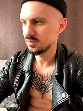 Snapshot of AssHunter4k chatting on September 2025 08:32:01 AM AssHunter4k online show from September 2025 08:32:01 AM