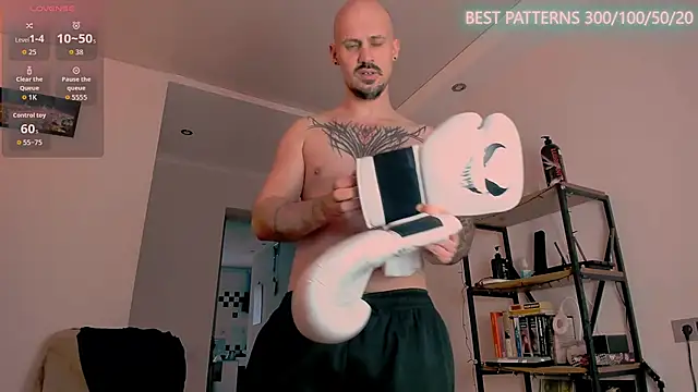 Snapshot of AssHunter4k chatting on December 2025 09:04:02 AM AssHunter4k online show from December 2025 09:04:02 AM