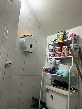 Miia Jazmin online show from December 2025 06:11:02 PM