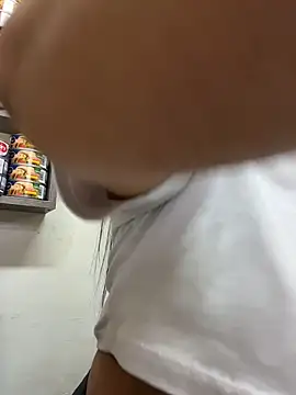 Miia Jazmin online show from December 2025 02:08:02 PM