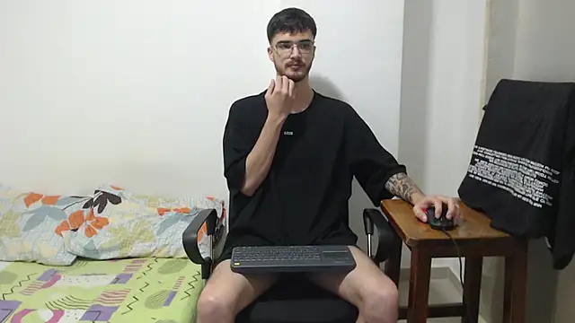 Aleex Miller online show from November 2025 03:32:01 AM