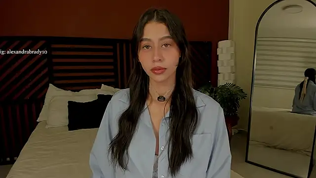 hannah brady online show from April 2026 11:19:01 PM