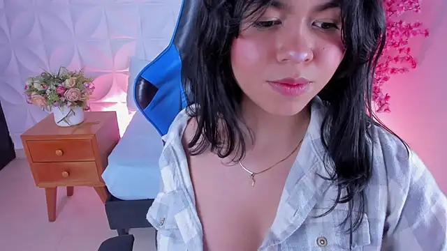 adarna13  online show from November 2025 07:36:01 PM