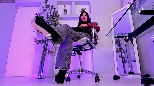 hannah howeell   online show from March 2025 12:57:02 PM