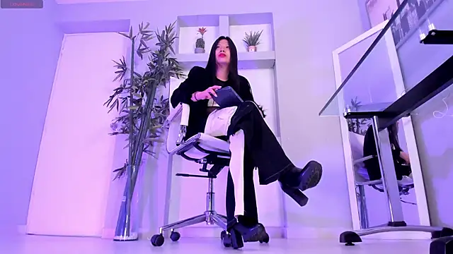 hannah howeell   online show from February 2025 09:40:01 AM