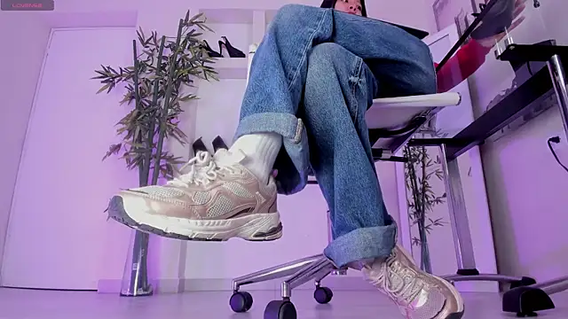 hannah howeell   online show from March 2026 09:41:02 AM