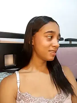 Snapshot of Zoe_Sweett18 chatting on June 2026 12:43:02 AM Zoe Sweett18 online show from June 2026 12:43:02 AM