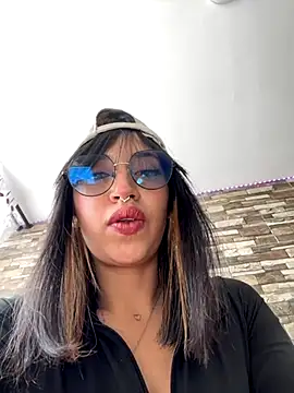 MiaFlamesxxx online show from November 2025 02:50:01 PM