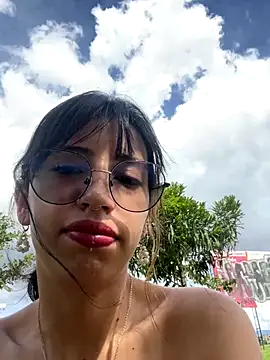 Snapshot of MiaFlamesxxx chatting on September 2025 07:31:02 PM MiaFlamesxxx online show from September 2025 07:31:02 PM