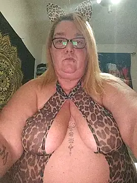 diosacurvy1984 online show from November 2025 04:55:02 PM