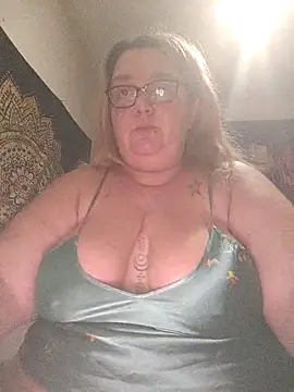 diosacurvy1984 online show from February 2026 10:19:01 PM