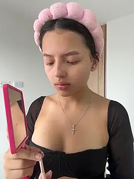 Snapshot of Sofia18_pinkk chatting on February 2026 07:57:01 PM Sofia18 pinkk online show from February 2026 07:57:01 PM