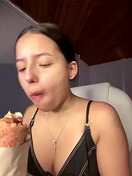 Snapshot of Sofia18_pinkk chatting on December 2025 08:53:01 PM Sofia18 pinkk online show from December 2025 08:53:01 PM