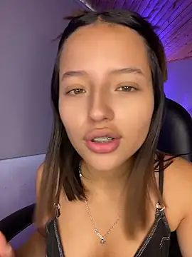 Sofia18 pinkk online show from May 2026 09:35:02 PM