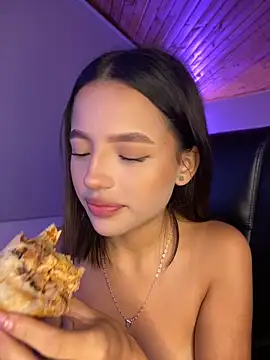 Sofia18 pinkk online show from May 2026 10:52:03 PM