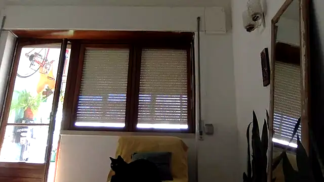 Mia   Love online show from January 2025 12:10:01 PM