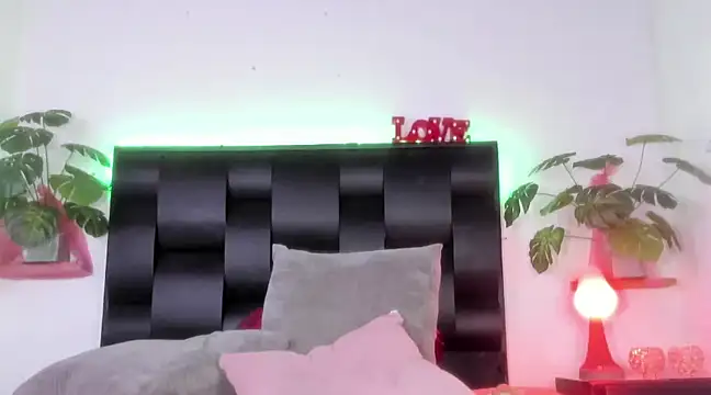 CarolayIndriago online show from January 2025 10:39:01 PM