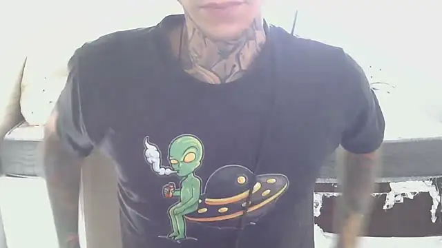 Snapshot of smokingink chatting on May 2026 05:49:01 PM smokingink online show from May 2026 05:49:01 PM