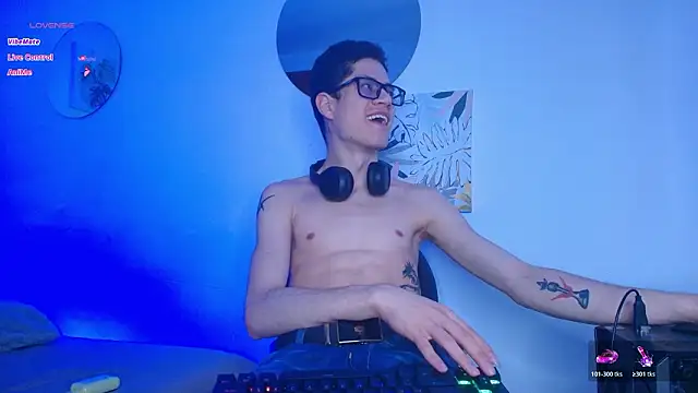 wolfandsky online show from March 2026 12:02:02 PM