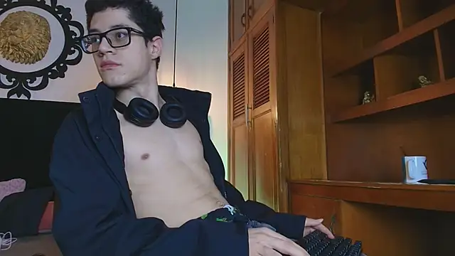 wolfandsky online show from March 2026 11:33:02 AM