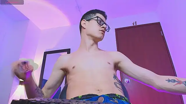 Snapshot of wolfandsky chatting on February 2026 11:37:02 AM wolfandsky online show from February 2026 11:37:02 AM