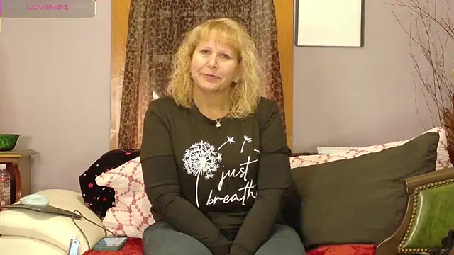 Snapshot of Badgirlpr2 chatting on February 2026 05:38:02 AM Badgirlpr2 online show from February 2026 05:38:02 AM