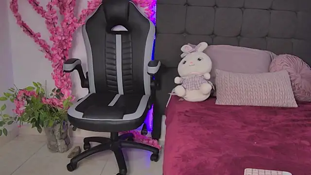 AmandaBrooks 18 online show from November 2025 02:01:01 AM