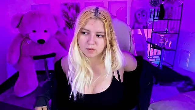 DiaAngell online show from November 2025 10:32:01 PM